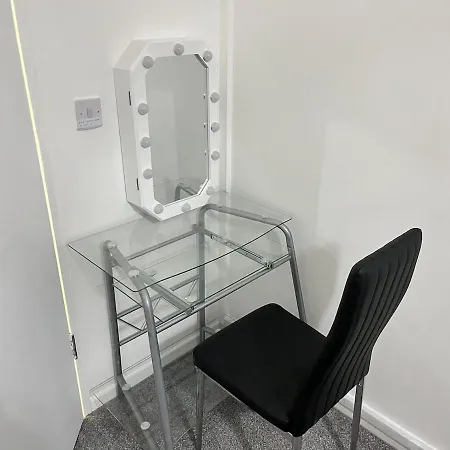 Centre 2 Bed With Free Parking Leeds (West Yorkshire)