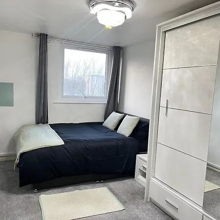 Centre 2 Bed With Free Parking 公寓 *