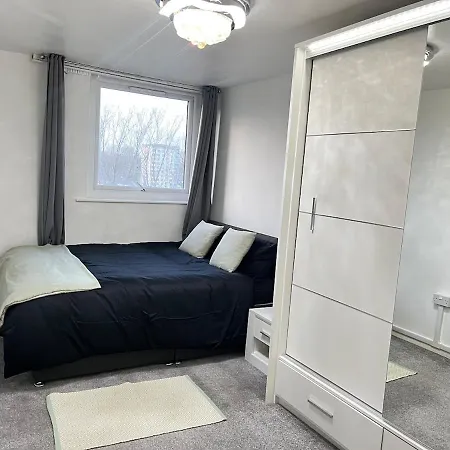 Centre 2 Bed With Free Parking *