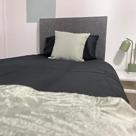 Centre 2 Bed With Free Parking *