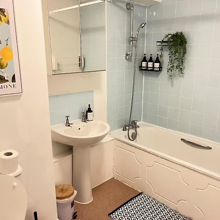 Leeds Centre 2 Bed With Free Parking