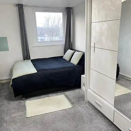 Centre 2 Bed With Free Parking 公寓 *