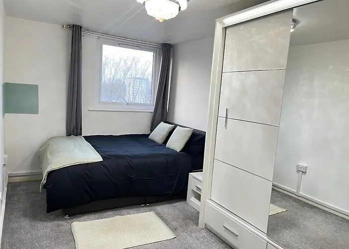 Centre 2 Bed With Free Parking *