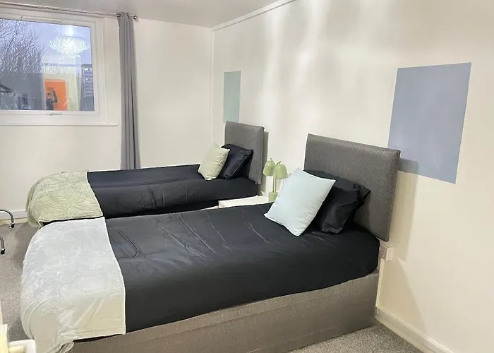 Centre 2 Bed With Free Parking *