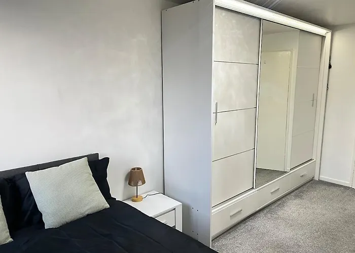 Centre 2 Bed With Free Parking 아파트 리즈