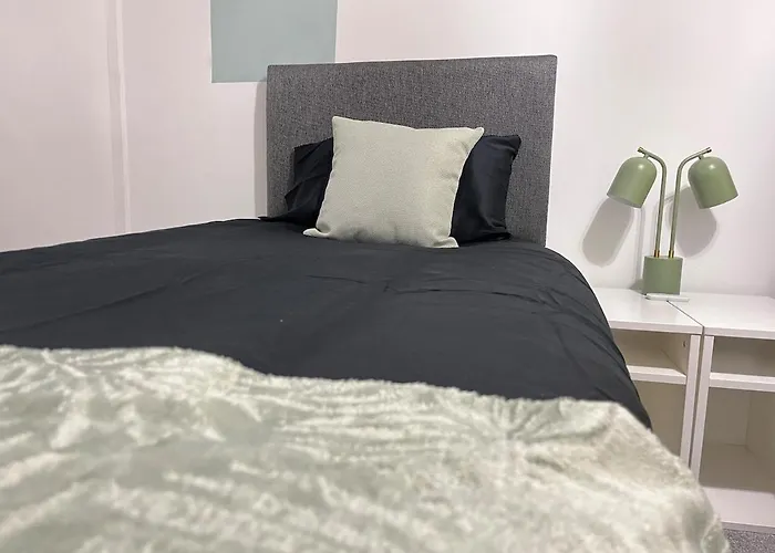 Centre 2 Bed With Free Parking *