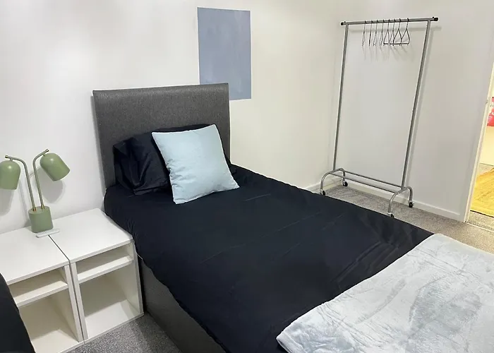 Centre 2 Bed With Free Parking *