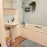 Centre 2 Bed With Free Parking Lejlighed