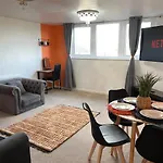 Centre 2 Bed With Free Parking *