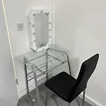 Centre 2 Bed With Free Parking Leeds (West Yorkshire)