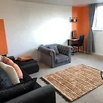 Centre 2 Bed With Free Parking Lejlighed