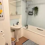 Centre 2 Bed With Free Parking