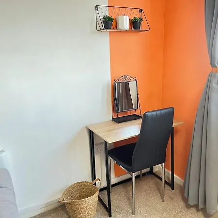 Centre 2 Bed With Free Parking Leeds (West Yorkshire)